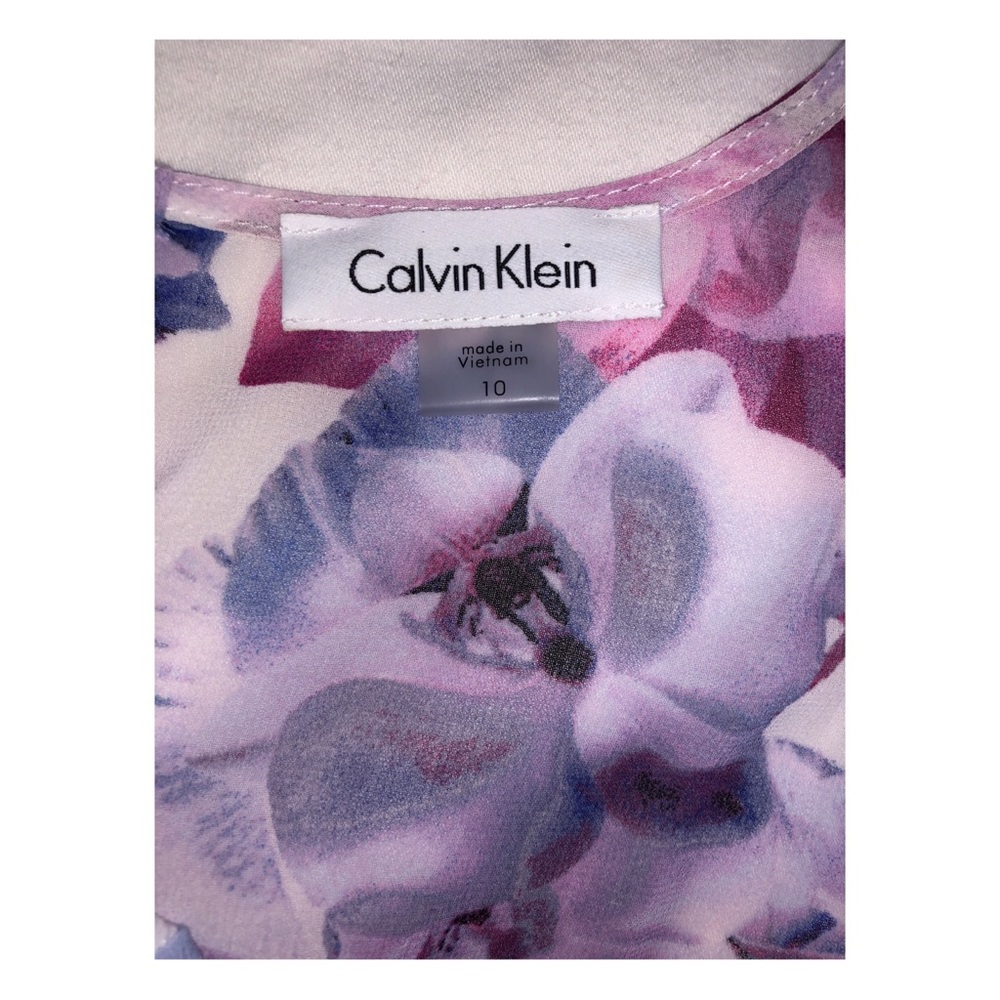 Calvin Klein - Picture 4 of 4